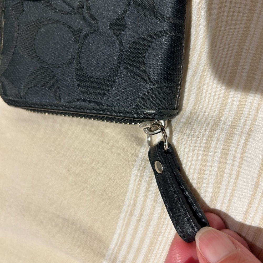 Coach Wallet - Picture 4 of 5